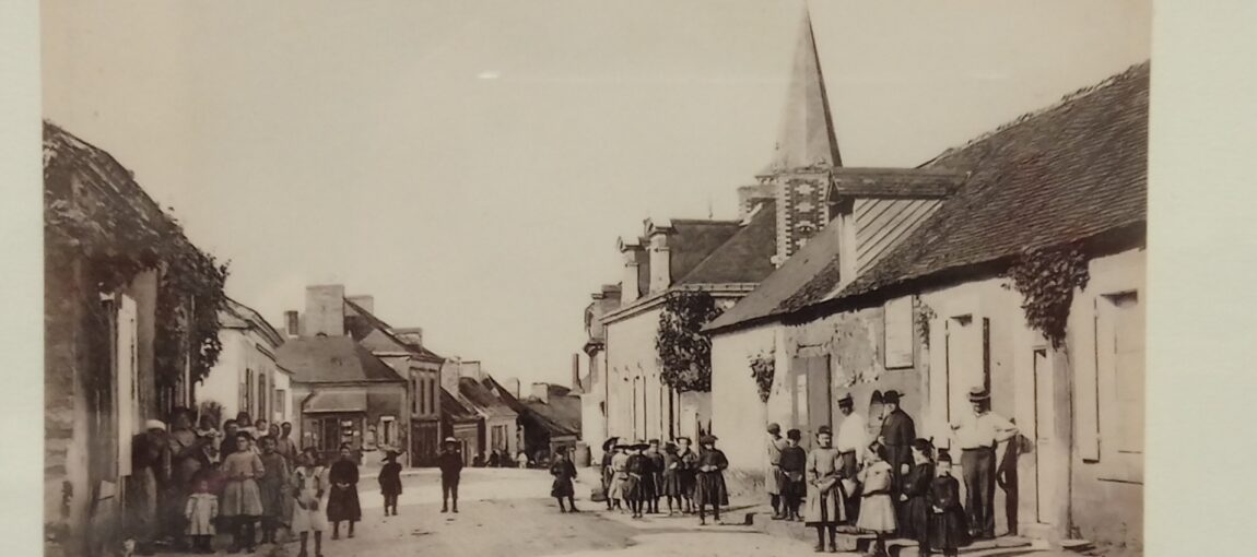 Rue de Sablé avec population