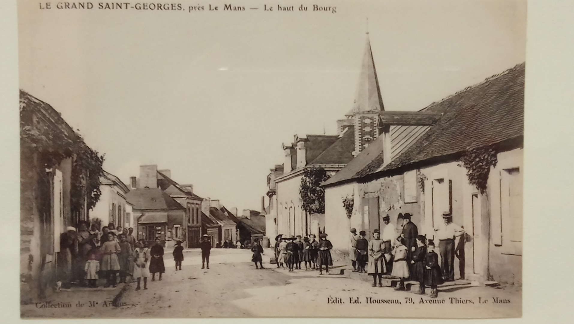 Rue de Sablé avec population